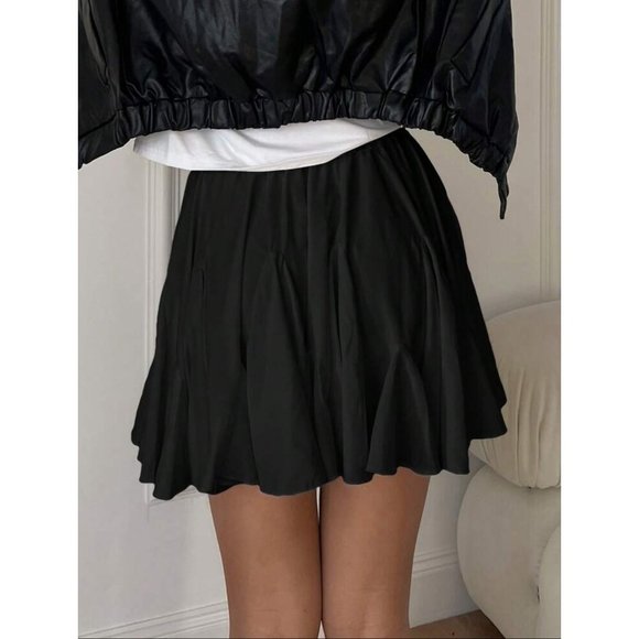 Pleated panel mini skirt elastic waist black - Picture 2 of 5
